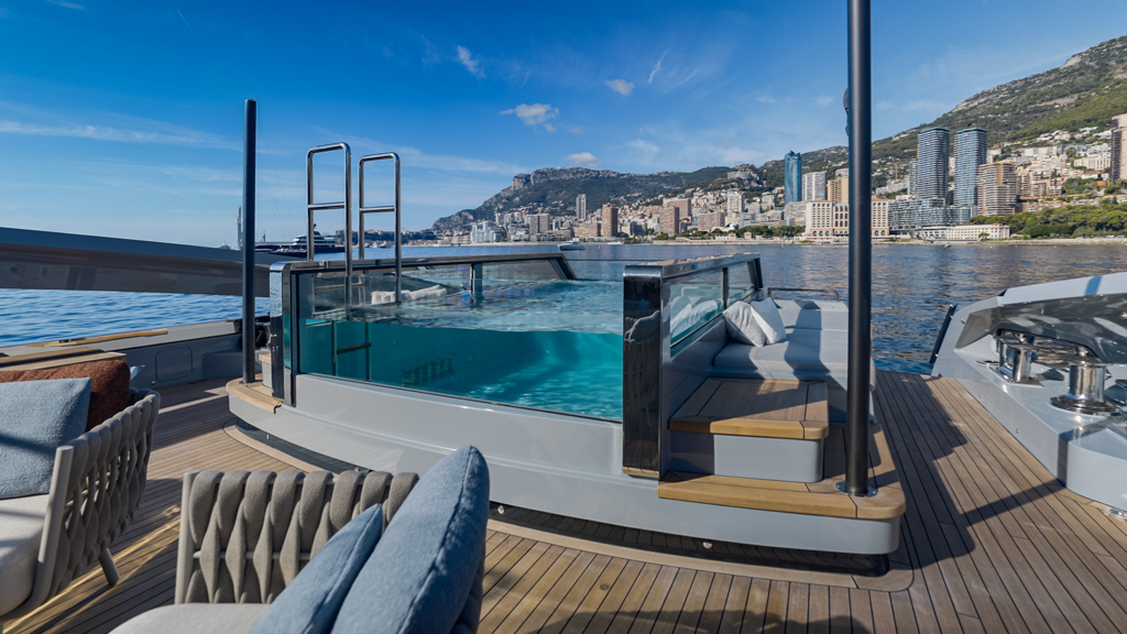Ocean Angel – piscina vetrata sul ponte di poppa
