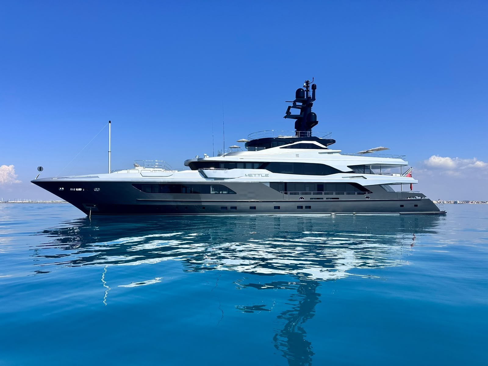 M/Y Just Cause – vista esterna dello yacht
